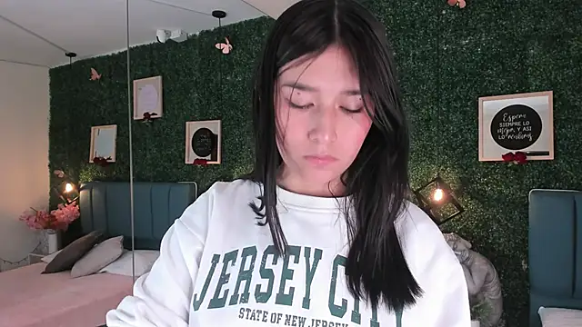 Snapshot of Rubyvixxen_ chatting on October 2025 03:19:01 AM Rubyvixxen online show from October 2025 03:19:01 AM