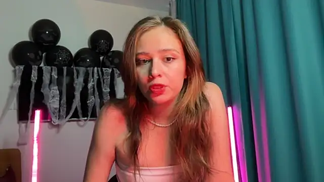 Snapshot of erikaa_miuu chatting on October 2025 05:48:02 PM erikaa miuu online show from October 2025 05:48:02 PM