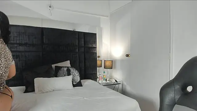 Snapshot of MayaCurvy chatting on October 2025 03:15:02 AM MayaCurvy online show from October 2025 03:15:02 AM