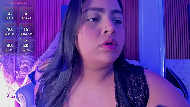 Snapshot of MayaCurvy chatting on October 2025 05:52:01 AM MayaCurvy online show from October 2025 05:52:01 AM