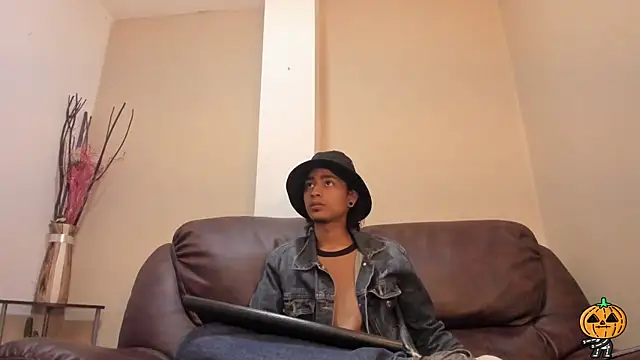 Snapshot of Dickie_Dicking chatting on October 2025 08:53:02 PM Dickie Dicking online show from October 2025 08:53:02 PM