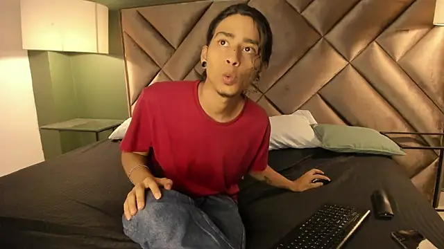 Snapshot of Dickie_Dicking chatting on November 2025 10:43:01 PM Dickie Dicking online show from November 2025 10:43:01 PM