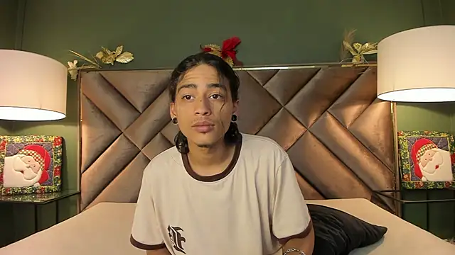 Snapshot of Dickie_Dicking chatting on December 2025 09:01:02 PM Dickie Dicking online show from December 2025 09:01:02 PM