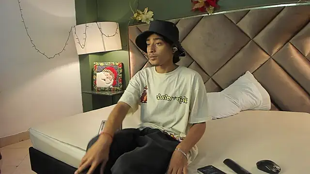 Snapshot of Dickie_Dicking chatting on December 2025 10:25:02 PM Dickie Dicking online show from December 2025 10:25:02 PM