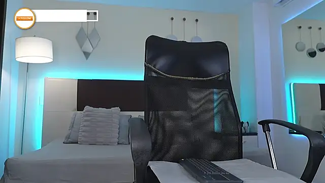 Snapshot of DanteeStone chatting on November 2025 08:55:01 PM DanteeStone online show from November 2025 08:55:01 PM