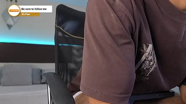 Snapshot of DanteeStone chatting on December 2025 09:52:02 PM DanteeStone online show from December 2025 09:52:02 PM