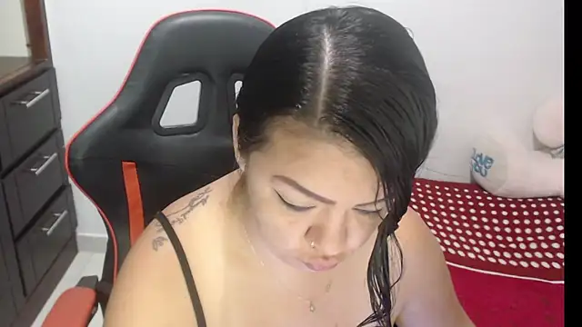 Snapshot of emily_sexxx chatting on June 2026 06:47:02 AM emily sexxx online show from June 2026 06:47:02 AM