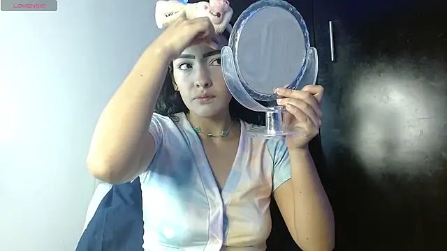 Snapshot of JuliethaFox chatting on October 2025 11:24:02 PM JuliethaFox online show from October 2025 11:24:02 PM