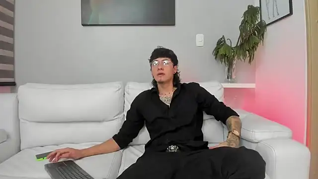 SteveDickson  online show from October 2025 03:56:02 AM