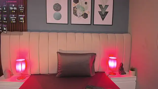 Snapshot of DaimondPink chatting on October 2025 03:31:02 AM DaimondPink online show from October 2025 03:31:02 AM