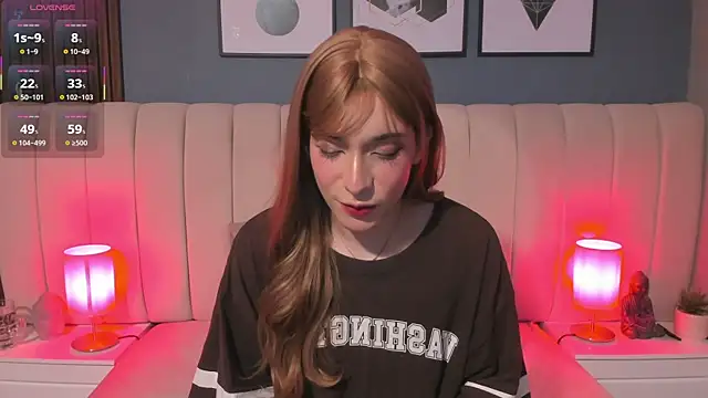 Snapshot of DaimondPink chatting on October 2025 03:29:02 AM DaimondPink online show from October 2025 03:29:02 AM