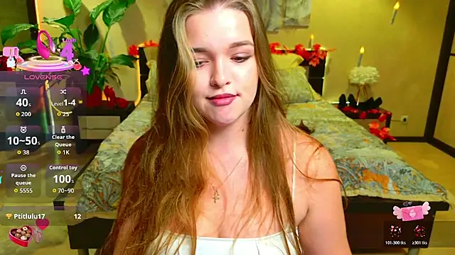 Snapshot of EmilyWhispers chatting on November 2025 09:14:01 PM EmilyWhispers online show from November 2025 09:14:01 PM