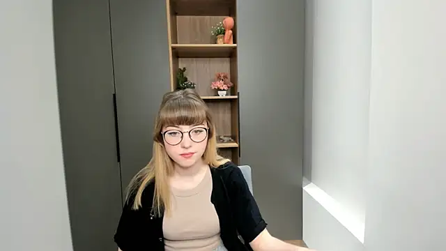 Snapshot of YukikoCarlis chatting on October 2025 04:30:01 AM YukikoCarlis online show from October 2025 04:30:01 AM