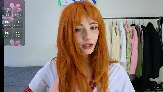 Snapshot of FoxyVeil chatting on October 2025 09:39:01 AM FoxyVeil online show from October 2025 09:39:01 AM