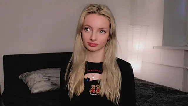 Snapshot of PocketDollX chatting on October 2025 02:13:01 PM PocketDollX online show from October 2025 02:13:01 PM