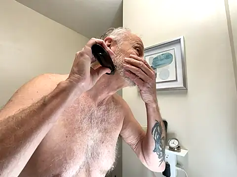 Snapshot of ApolloThrust chatting on December 2025 01:20:02 PM ApolloThrust online show from December 2025 01:20:02 PM