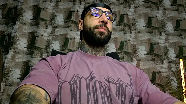 Snapshot of MasculineGuy99 chatting on February 2026 10:01:02 AM MasculineGuy99 online show from February 2026 10:01:02 AM