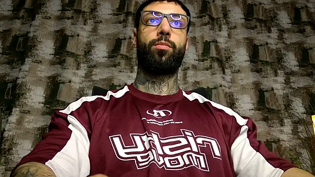 Snapshot of MasculineGuy99 chatting on February 2026 10:07:01 PM MasculineGuy99 online show from February 2026 10:07:01 PM