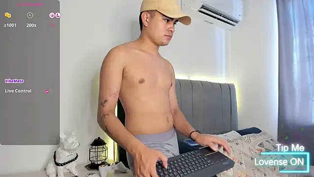 Snapshot of JARETHH chatting on November 2025 01:45:02 PM JARETHH online show from November 2025 01:45:02 PM