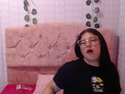 Snapshot of Melaniie_Bonnet chatting on October 2025 11:56:02 PM Melaniie Bonnet online show from October 2025 11:56:02 PM