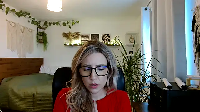 Snapshot of LottieMilfUK chatting on October 2025 03:46:02 PM LottieMilfUK online show from October 2025 03:46:02 PM