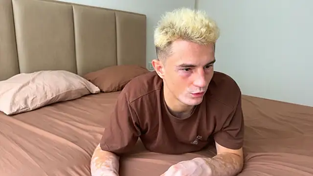 YummyGann online show from December 2025 04:32:01 AM