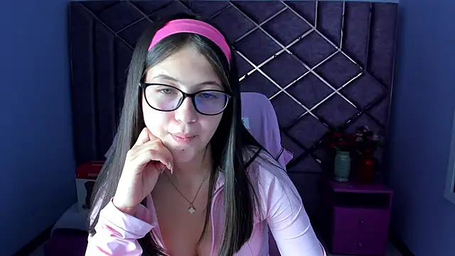 sarah sweett  online show from April 2026 02:12:02 PM