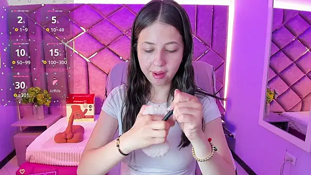 sarah sweett  online show from June 2026 02:26:02 PM
