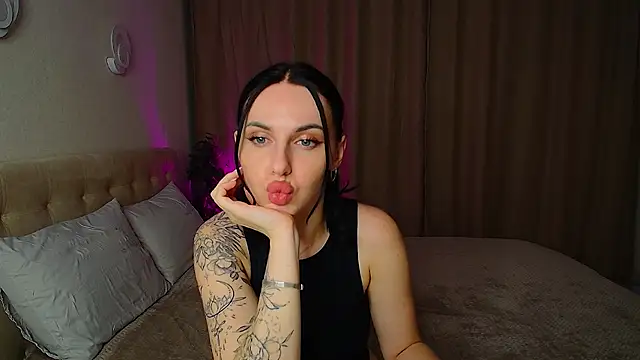 Snapshot of Poison_inyour_Mind__ chatting on November 2025 05:19:01 PM Poison inyour Mind online show from November 2025 05:19:01 PM