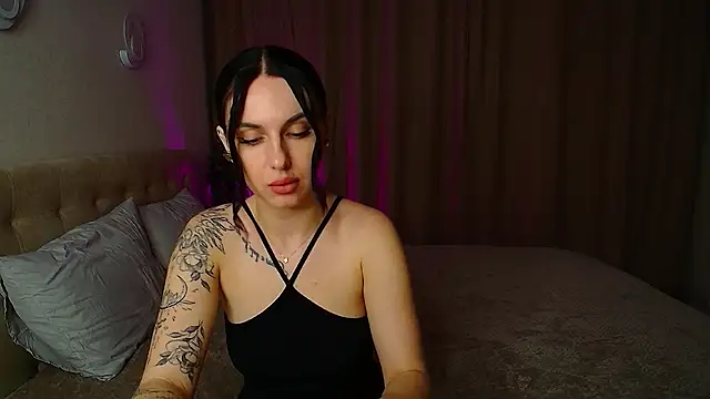 Snapshot of Poison_inyour_Mind__ chatting on November 2025 05:57:01 PM Poison inyour Mind online show from November 2025 05:57:01 PM