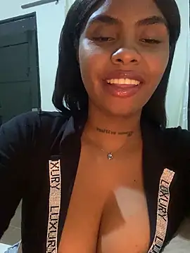 Snapshot of Itanydiorr chatting on October 2025 03:27:01 AM Itanydiorr online show from October 2025 03:27:01 AM