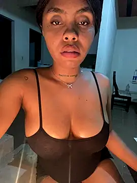 Snapshot of Itanydiorr chatting on November 2025 03:48:01 AM Itanydiorr online show from November 2025 03:48:01 AM