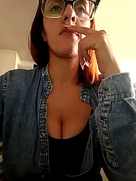 Snapshot of Jade_1-9 chatting on December 2025 05:40:02 PM Jade 1-9 online show from December 2025 05:40:02 PM