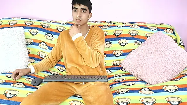 Snapshot of Hottie_Guy chatting on October 2025 03:21:02 PM Hottie Guy online show from October 2025 03:21:02 PM