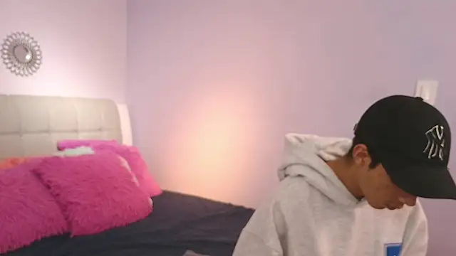 Snapshot of Hottie_Guy chatting on November 2025 05:45:02 PM Hottie Guy online show from November 2025 05:45:02 PM