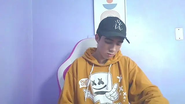 Snapshot of Hottie_Guy chatting on November 2025 05:46:02 PM Hottie Guy online show from November 2025 05:46:02 PM