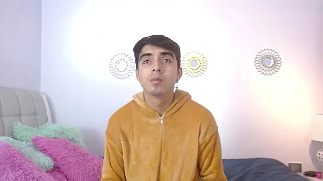 Snapshot of Hottie_Guy chatting on November 2025 05:53:01 PM Hottie Guy online show from November 2025 05:53:01 PM