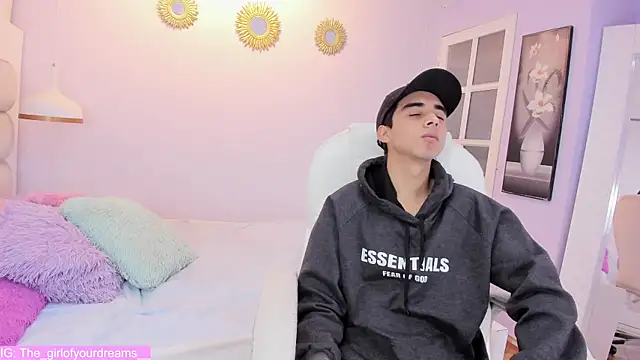 Snapshot of Hottie_Guy chatting on November 2025 05:45:03 PM Hottie Guy online show from November 2025 05:45:03 PM