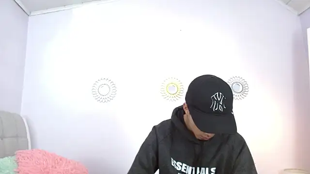 Snapshot of Hottie_Guy chatting on November 2025 05:56:01 PM Hottie Guy online show from November 2025 05:56:01 PM