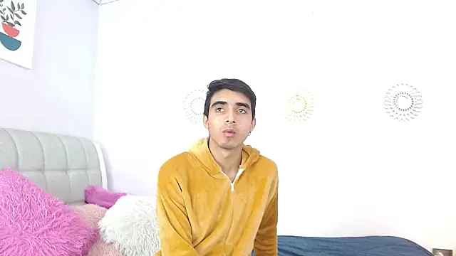 Snapshot of Hottie_Guy chatting on December 2025 06:03:02 PM Hottie Guy online show from December 2025 06:03:02 PM