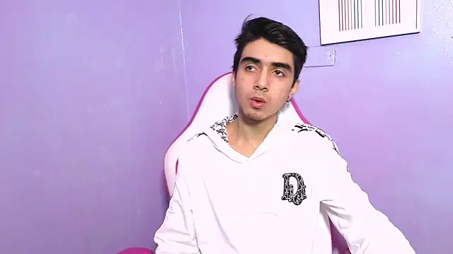 Snapshot of Hottie_Guy chatting on December 2025 05:55:02 PM Hottie Guy online show from December 2025 05:55:02 PM