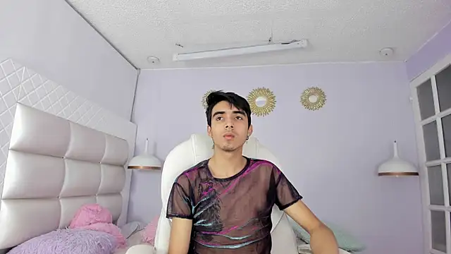 Snapshot of Hottie_Guy chatting on December 2025 05:43:02 PM Hottie Guy online show from December 2025 05:43:02 PM