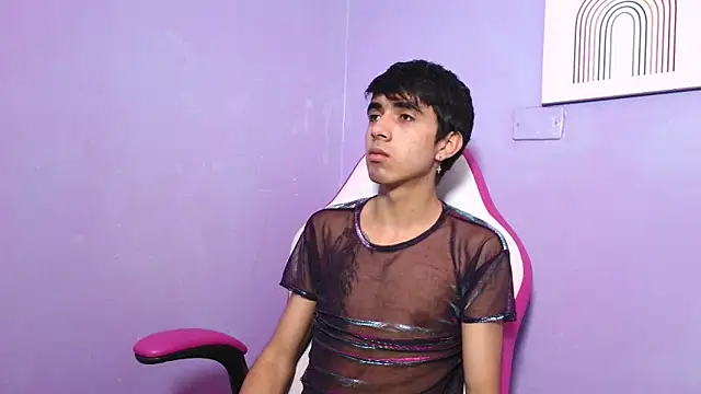 Snapshot of Hottie_Guy chatting on December 2025 02:22:01 PM Hottie Guy online show from December 2025 02:22:01 PM