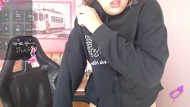 Snapshot of mia_foster_t chatting on November 2025 01:11:02 PM mia foster t online show from November 2025 01:11:02 PM