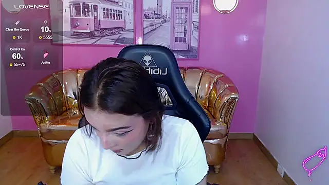 mia foster t online show from November 2025 12:59:01 PM