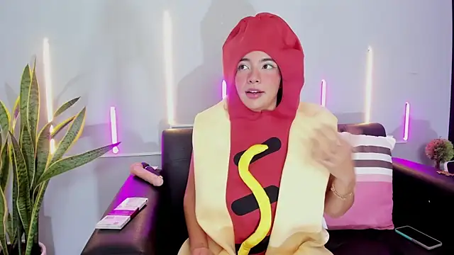 Snapshot of Jules_Angel chatting on October 2025 01:45:02 PM Jules Angel online show from October 2025 01:45:02 PM