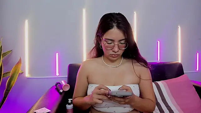 Snapshot of Jules_Angel chatting on November 2025 12:59:01 PM Jules Angel online show from November 2025 12:59:01 PM