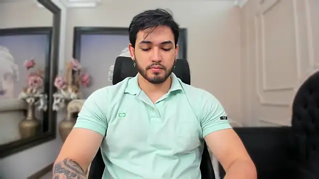 Snapshot of ElianKeiser chatting on October 2025 12:45:01 PM ElianKeiser online show from October 2025 12:45:01 PM