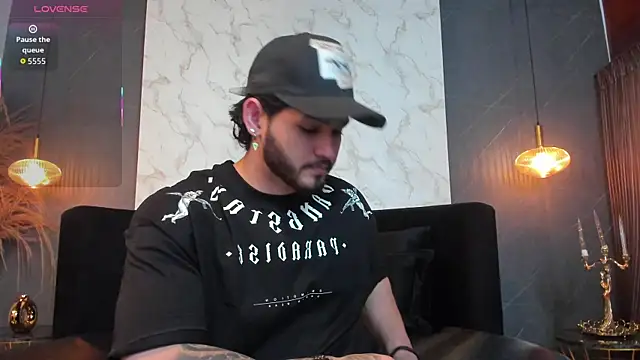 Snapshot of ElianKeiser chatting on November 2025 01:10:01 PM ElianKeiser online show from November 2025 01:10:01 PM