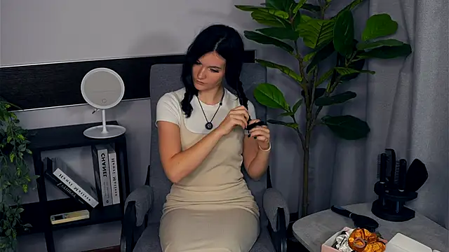 Snapshot of BettieBourque chatting on October 2025 03:53:01 PM BettieBourque online show from October 2025 03:53:01 PM